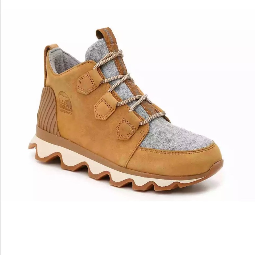 SOREL KINETIC CARIBOU SNOW BOOT WOMEN sz 7 NIB